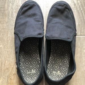 Sanuk slip ons women’s 8.5